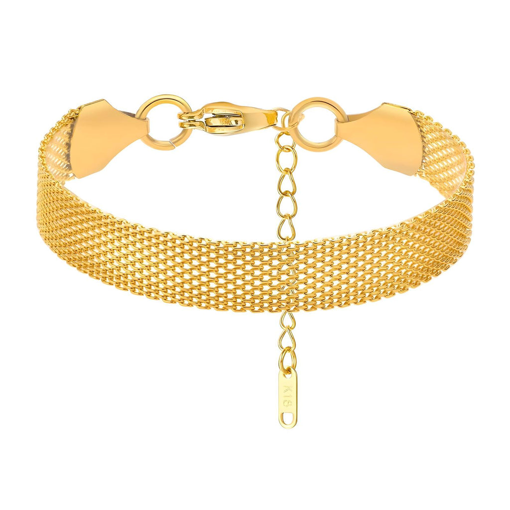 Goldfarbenes Mesh-Armband mit Karabinerverschluss und feiner Kettenschlaufe mittig
