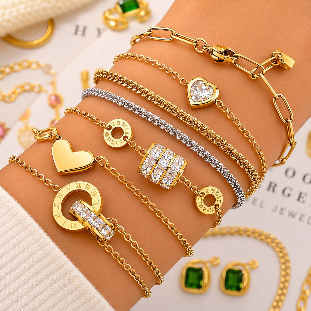 Goldfarbenes Armband mit Herz-Anhänger und Karabinerverschluss