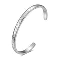 Edelstahl-Armreif mit Stern-Muster, silberner Glanz