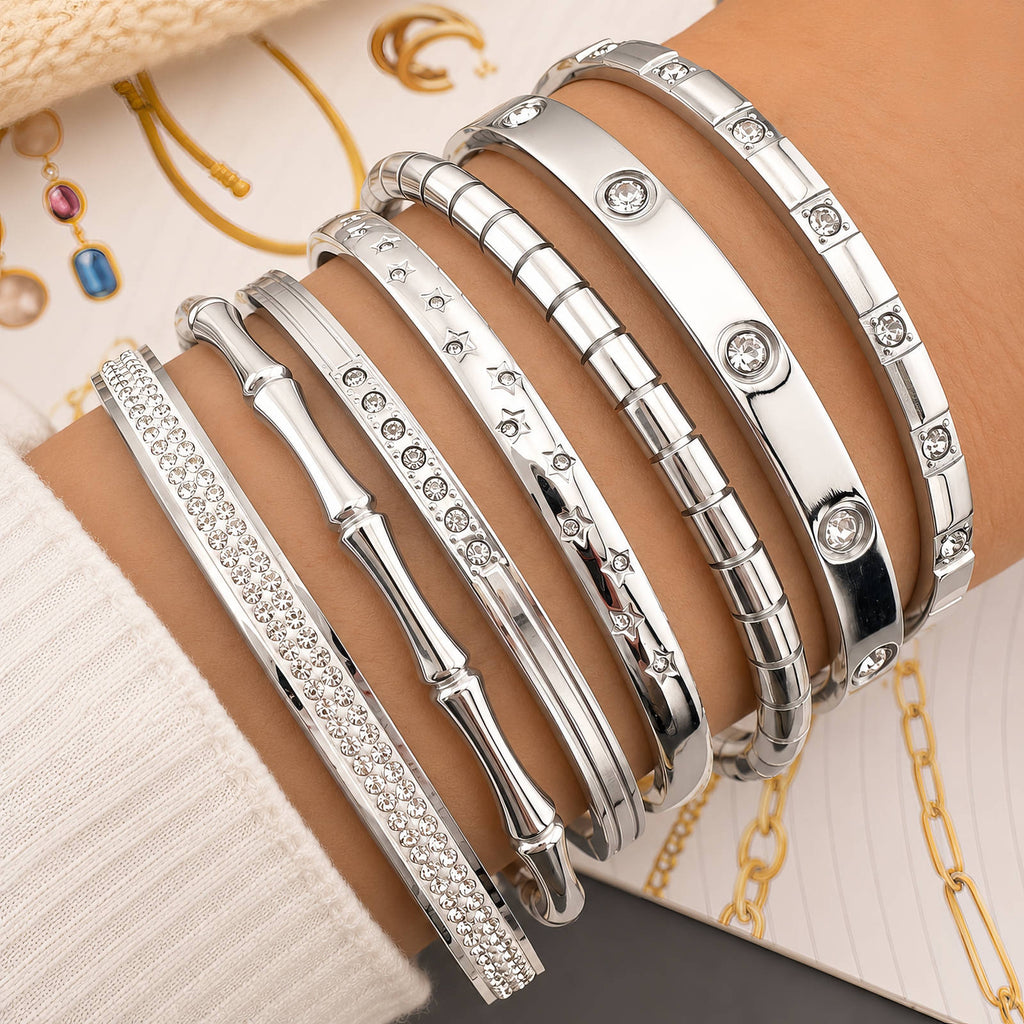 Mehrreihiger Armreif-Set in Silber mit Strass und Gravur, glänzend