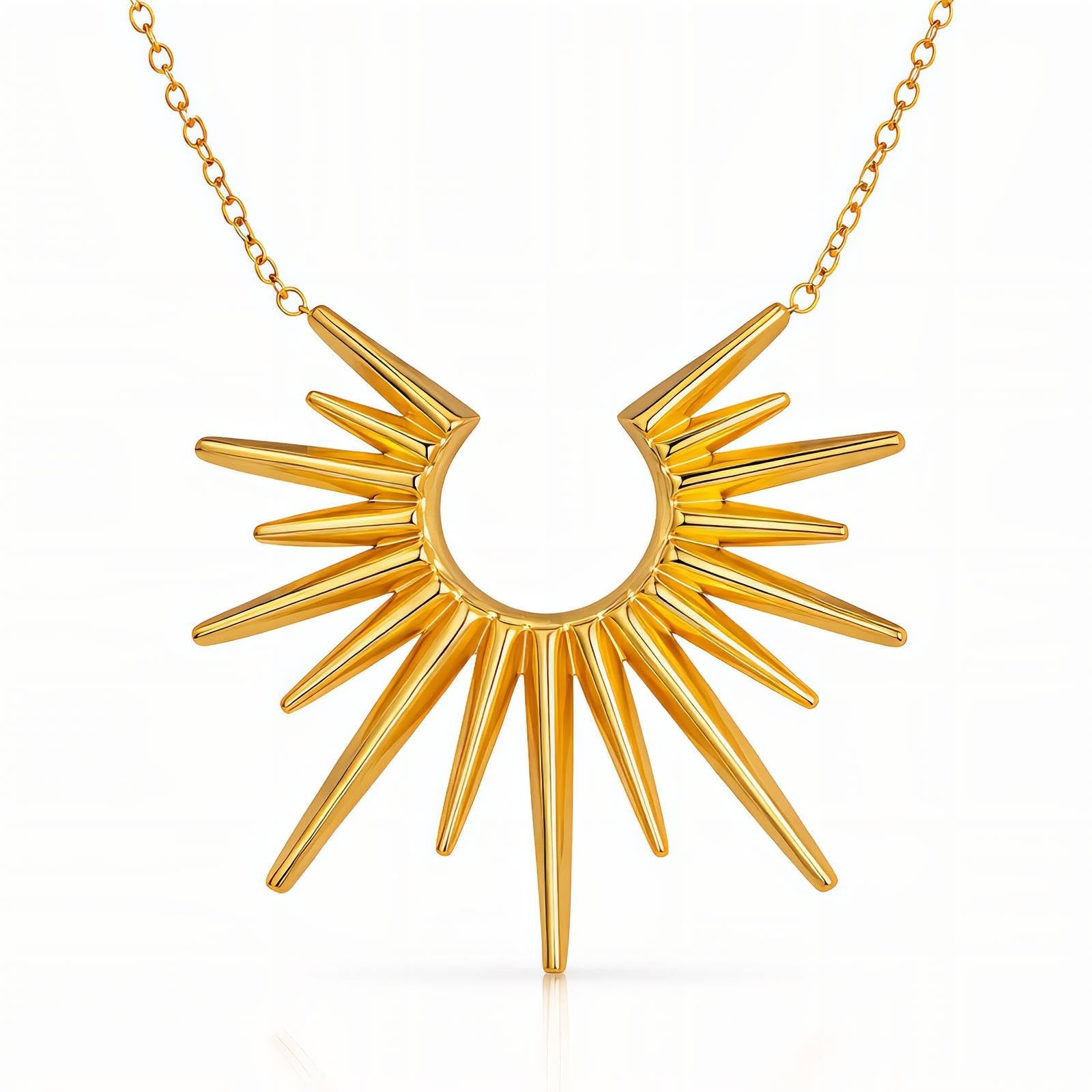 Goldfarbene Kette mit Sonnen-Anhänger im Strahlen-Design