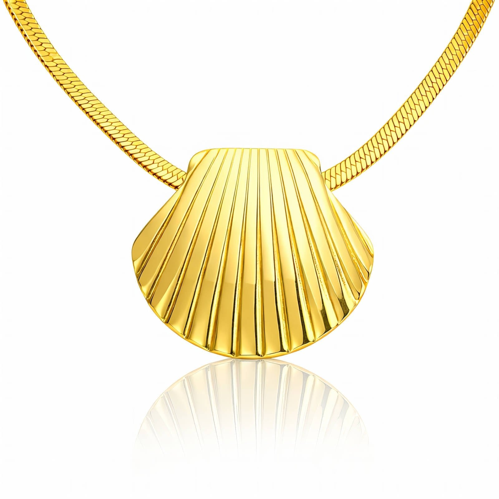 Goldfarbene Maris Halskette mit geripptem Muschel-Anhänger und Gliederkette