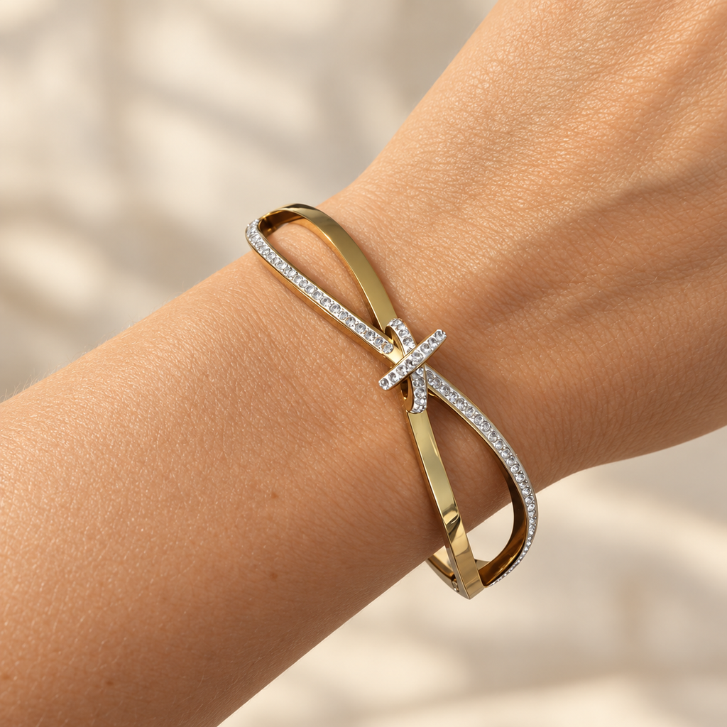 LIANA Armreif von JOURÉ – 18K PVD-vergoldeter Edelstahl Armreif, Detailansicht
