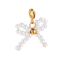 Atelier Charm PEARLA Anhänger, vergoldet, mit Perlen und Glocke.